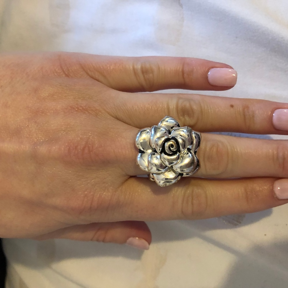 Flower Ring - Size 8